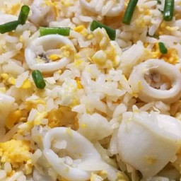 ข้าวผัดหมึก