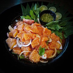 ยำแซลมอนถาด