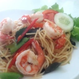 สปาเก็ตตี้ผัดพริกสดกุ้งขาว