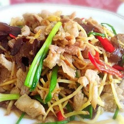 ไก่ผัดขิงกับข้าว