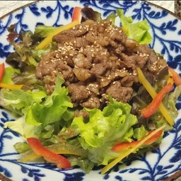 สลัดชิตะกิวสุกึ้ยากี้ (Chita Gyu Sukiyaki Salad)