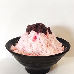 บิงซู นมชมพูถั่วแดง (Pink milk red beans bingsu)