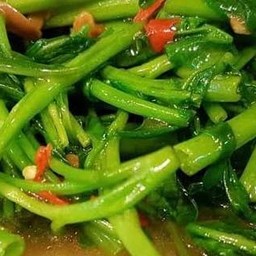 ผัดผักบุ้งไทยกะปิ ไม่ใส่เนื้อสัตว์