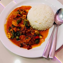 ผัดเผ็ดปลาดอลลี่ราดข้าว