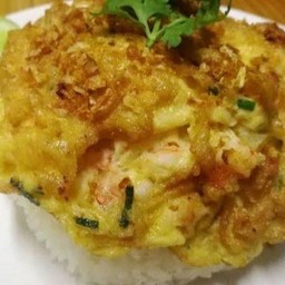 ไข่เจียวกุ้งสับราดข้าว