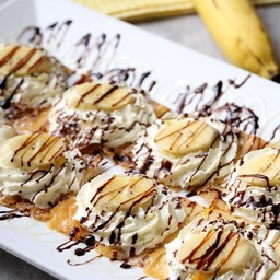 โรตีบางกรอบ วิปครีม+กล้วย+ช็อคโกแลต