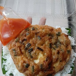 ข้าวไข่เจียวทรงเครื่อง ผู้ช่วย