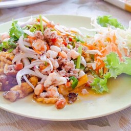 ยำเห็ดสามอย่างทอดกรอบ