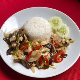 ไก่ผัดขิงราดข้าว