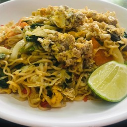 มาม่าผัดขี้เมาหมู