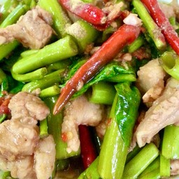 ผัดผักบุ้งไทยกะปิหมู