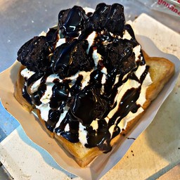 ปังปิ้งเนยและวิปครีมโอริโอ้