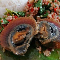 ข้าวราดกระเพราไข่เยี่ยวม้า