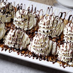 โรตีบางกรอบ วิปครีม+ช็อคโกแลต