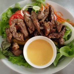 สลัดเนื้อย่าง