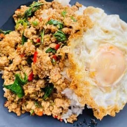 กระเพราแม่ลูกอ่อน