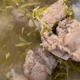 กระดูกหมูต้มใบมะขาม