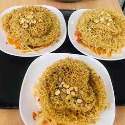 ตำปลาดุกฟู Papaya salad with crispy catfish
