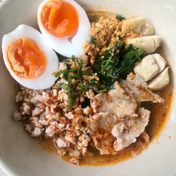 ก๋วยเตี๋ยวหมูต้มยำตำลึง