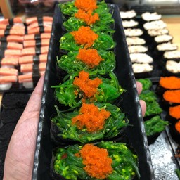 ยำสาหร่าย โรยไข่กุ้งส้ม