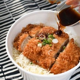 ข้าวหน้าหมูทอดทงคัตสึ