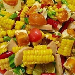 ตำข้าวโพดไข่เค็มหมูยอ