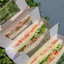 สลัดโรลชาวเบิ้ม