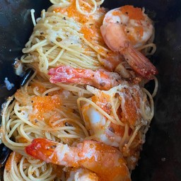 พาสต้าผัดพริกแห้งกระเทียมและกุ้ง