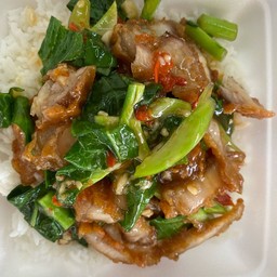 คะน้าหมูกรอบราดข้าว