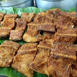 หมีแกงลาวตลาดโรงสี