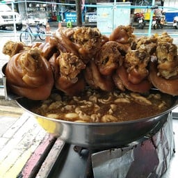 ขาหมูลุงสมศักดิ์