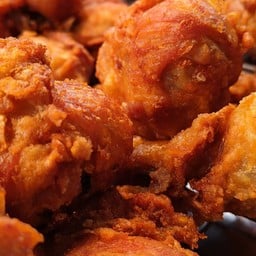 ไก่ทอดหาดใหญ่ หน้าชัยพงษ์พลาซ่า (06:00-14:00 รับออร์เดอร์ที่ร้านตรงข้ามดีวาฬไก่สดนะคะ)