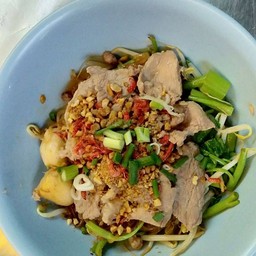 ก๋วยเตี๋ยวหน้าลานทอง