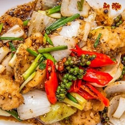 ผัดพริกไทยดำ เนื้ิอปลากระพง