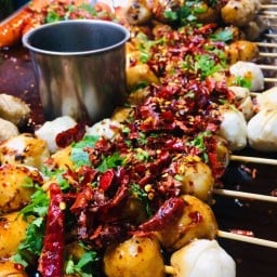 กีวี่เกี๊ยวทอด ลูกชิ้นเดือด ยำลูกชิ้น ยำแซ่บ ข้าวโพดคลุกเนย ตลาดจอมพล