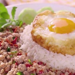 เจ้นี กระเพรารสเด็ด ขนส่งสวนผัก