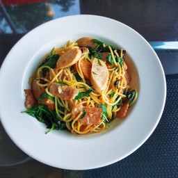 ผัดสไปซ์ซี่กระเทียมพริกแห้ง