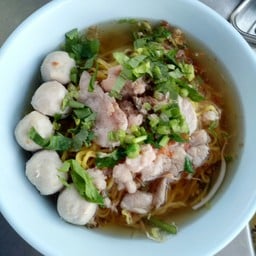 ก๋วยเตี๋ยวแชมป์ สาขาปั้ม ปตท. หน้าวัดบึงบน
