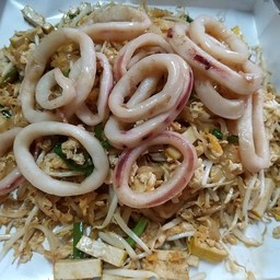 ผัดไทยปลาหมึกถาด padthai with squid large size