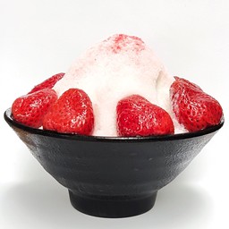 บิงซู สตรอเบอร์รี่ (Strawberry Bingsu)