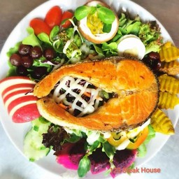 สลัดแซลมอน