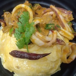 ข้าวไข่ข้น+หมึกผัดต้มยำ