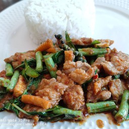 ข้าวผัดพริกแกง