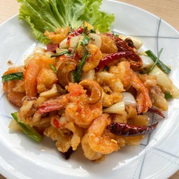 ทะเลผัดเม็ดมะม่วงกับข้าว