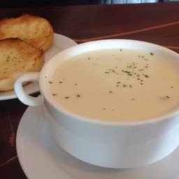 ซุปครีมเห็ด+ขนมปังกระเทียม