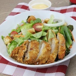 สลัดไก่กรอบ