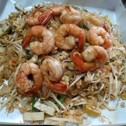 ผัดไทยกุ้งถาด padthai with shrimp large size