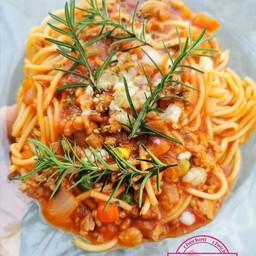 สปาเก็ตตี้ซอสแดงหมู หรือ ไก่ (โปรดระบุ)