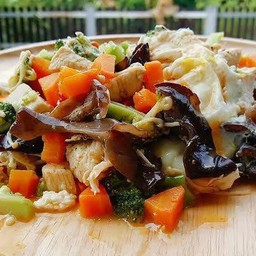 ข้าว  ผัดผักอกไก่