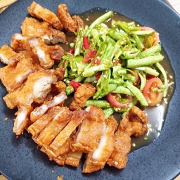 ตำถั่วหมูทอด